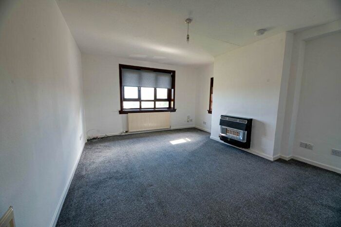 3 Bedroom Flat To Rent In P – Finlow Terrace, Dundee, DD4