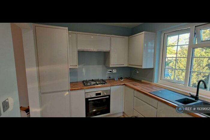 2 Bedroom Flat To Rent In Westholme Gardens, Ruislip, HA4