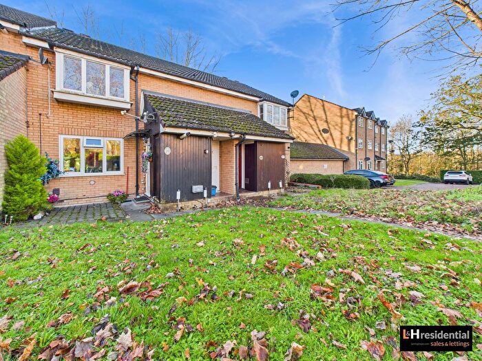 2 Bedroom Flat To Rent In Danziger Way, Borehamwood, WD6