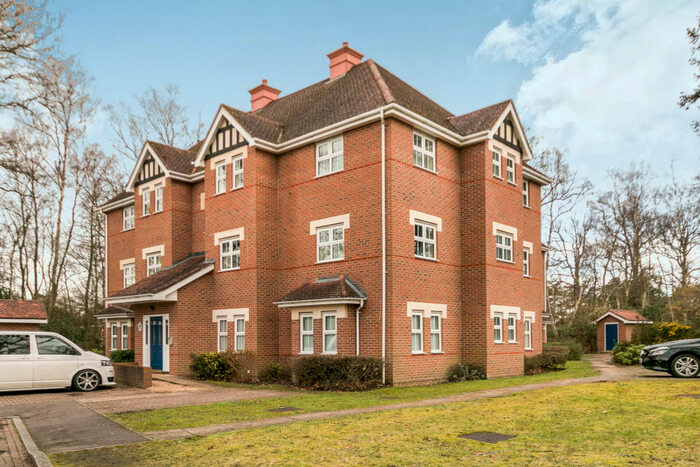 2 Bedroom Apartment To Rent In Marchwood House Fleet, GU51