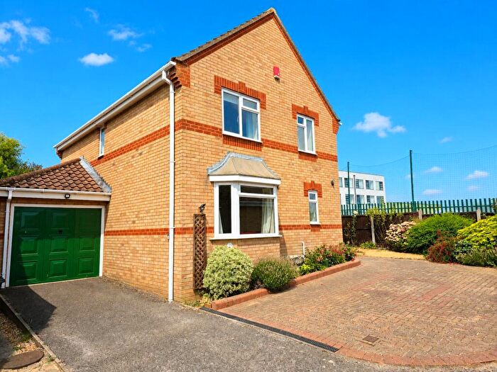4 Bedroom Detached House For Sale In Graysons Close, Rayleigh, Essex, SS6