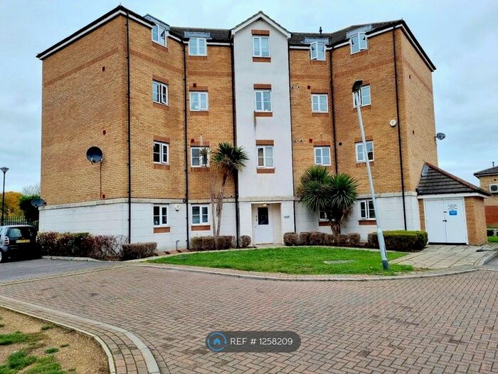 2 Bedroom Flat To Rent In Huron Road, Broxbourne EN10