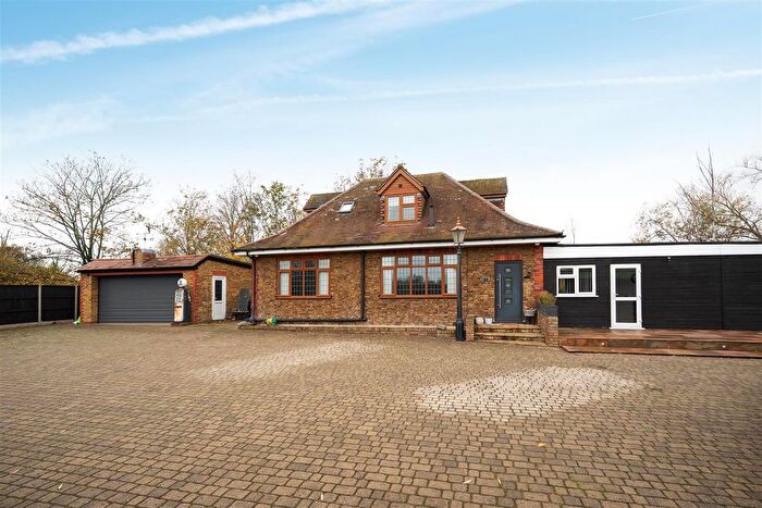 4 Bedroom Detached House For Sale In The Common, West Drayton, UB7