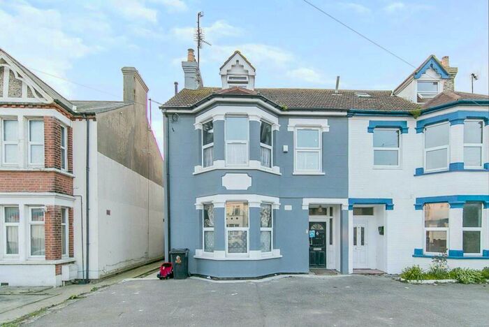 6 Bedroom Semi-Detached House To Rent In Hayes Rd, Clacton-on-Sea, CO15