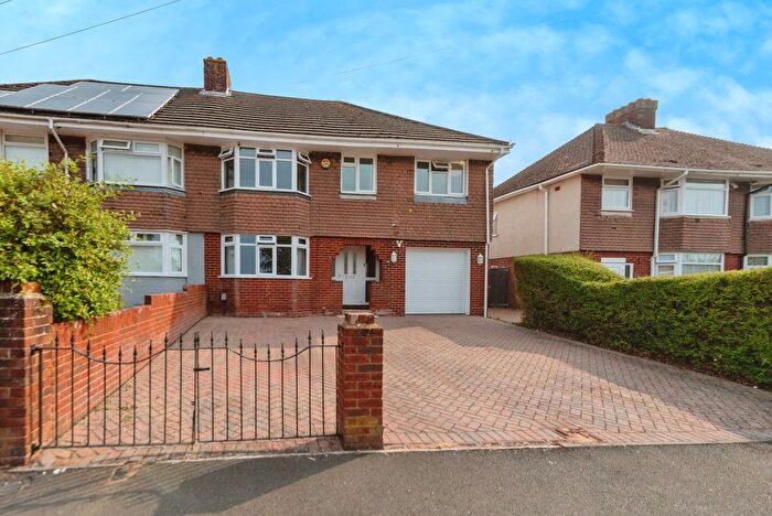 5 Bedroom Semi-Detached House For Sale In Valentine Avenue, Southampton, Hampshire, SO19