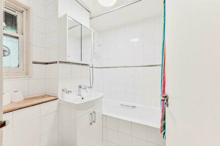 1 Bedroom Flat To Rent In Warltersville Road, Crouch End, London, N19