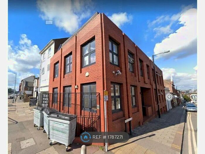 Studio To Rent In King Street, Luton, LU1
