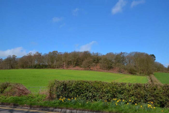 3 Bedroom Semi-Detached House For Sale In Beacon Road, Woodhouse Eaves, Leicestershire, LE12