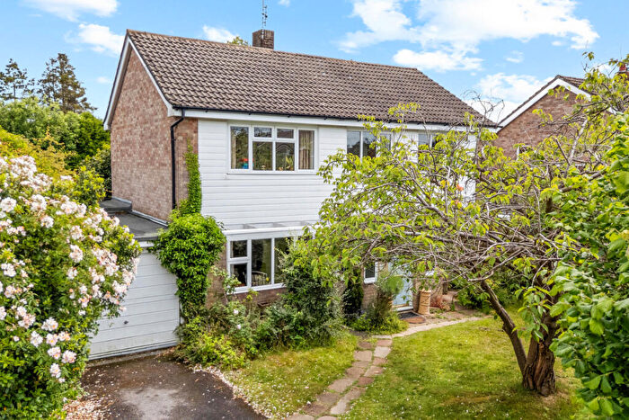 4 Bedroom Detached House For Sale In Stafford Road, Petersfield, GU32