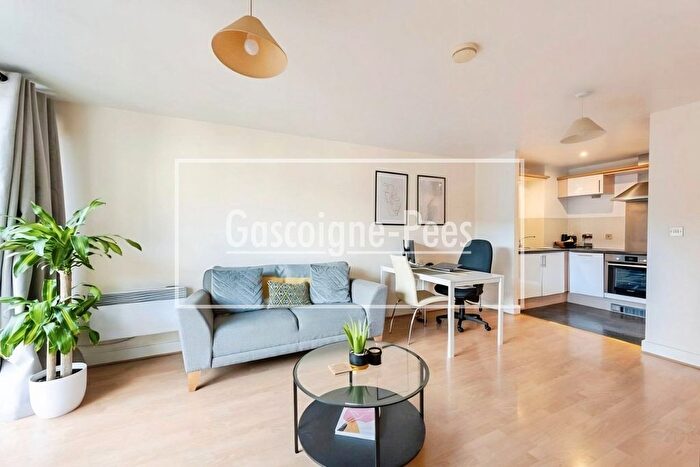 2 Bedroom Flat To Rent In The Bittoms, Kingston Upon Thames, KT1