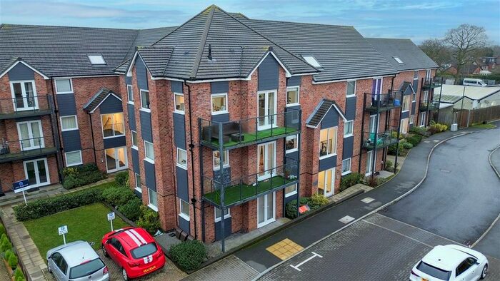 2 Bedroom Flat To Rent In Cadet Drive, Shirley, Solihull, B90