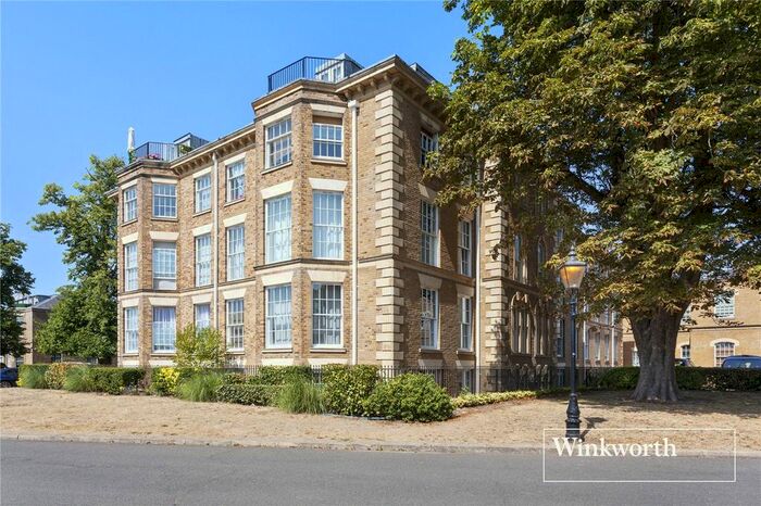 2 Bedroom Flat To Rent In Princess Park Manor, Royal Drive, Friern Barnet, London, N11