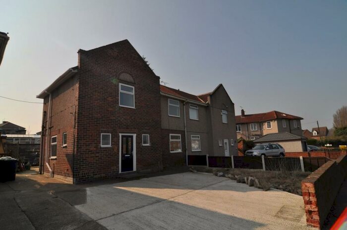 4 Bedroom Semi-Detached House To Rent In Wath Road, Brampton, S73