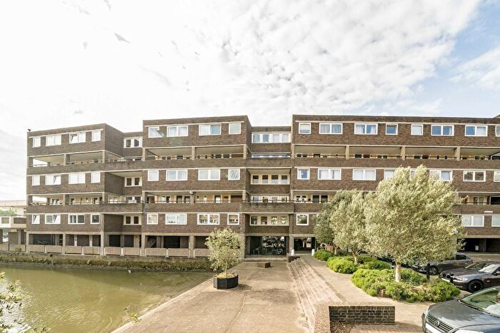 2 Bedroom Flat To Rent In Justin Close, Brentford, TW8