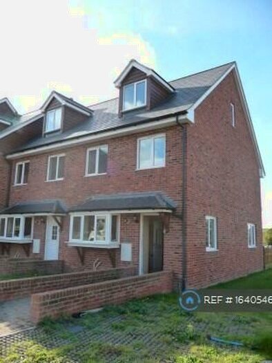 4 Bedroom Semi-Detached House To Rent In Kingfisher Way, Newport, PO30
