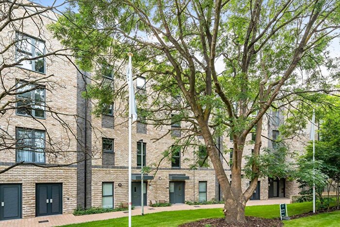 2 Bedroom Flat To Rent In Luctons Close, Loughton, IG10