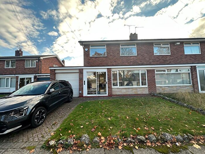 3 Bedroom Semi Detached House For Sale In Whiphill Close, Doncaster, DN4
