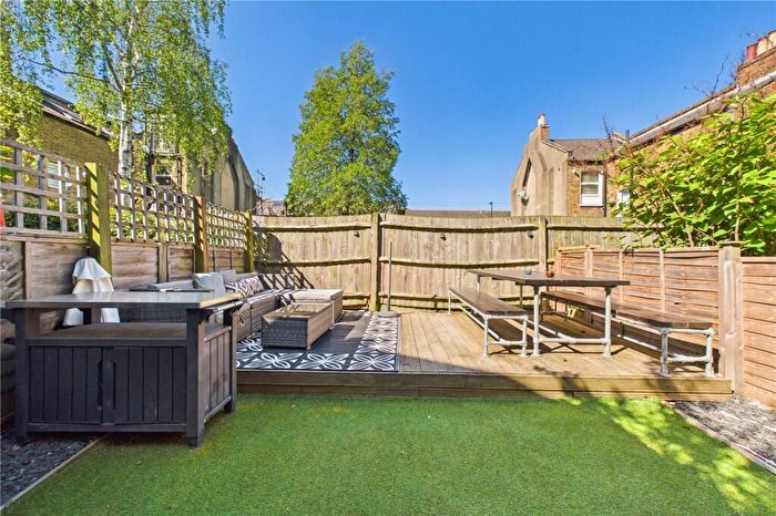 2 Bedroom Flat To Rent In Ballater Road, London, SW2