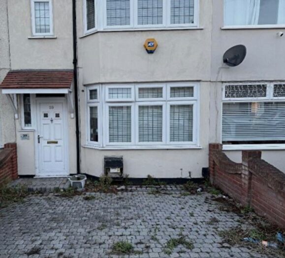 4 Bedroom Semi-Detached House To Rent In Waverley Road, Rainham, Essex, RM13