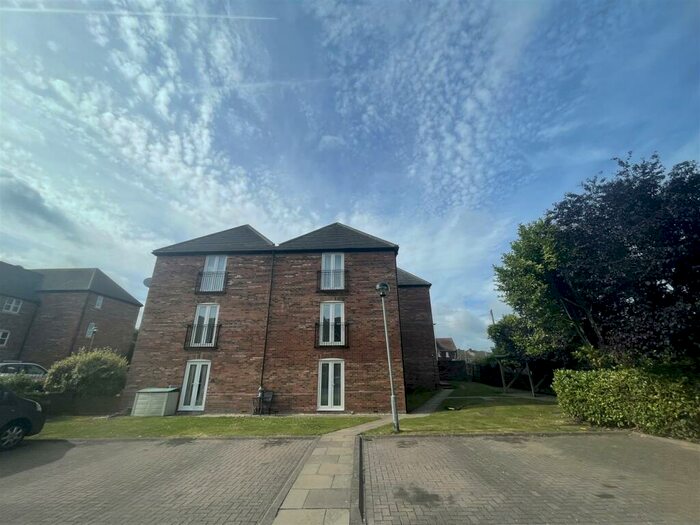 2 Bedroom Flat To Rent In Vestry Gardens, Coney Hill, Gloucester, GL4