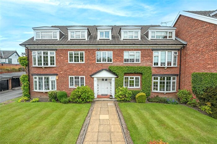 2 Bedroom Flat For Sale In Cavendish Mews, Leeds, West Yorkshire, LS17