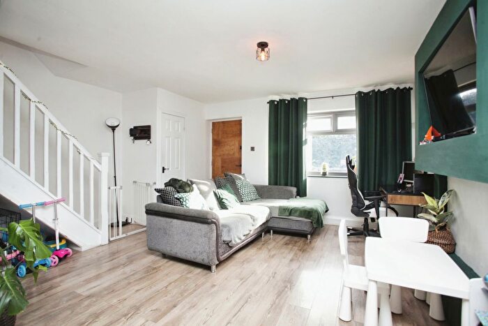 3 Bedroom Terraced House For Sale In Hilton Avenue, Nuneaton, Warwickshire, CV10