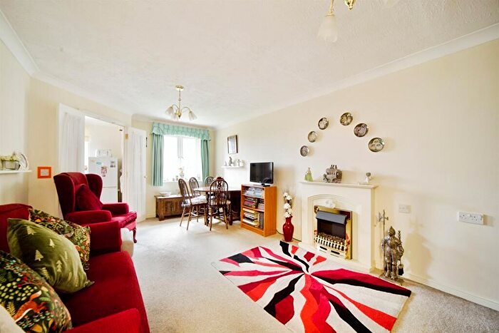 1 Bedroom Flat For Sale In High Street, Cheshunt, Waltham Cross, EN8
