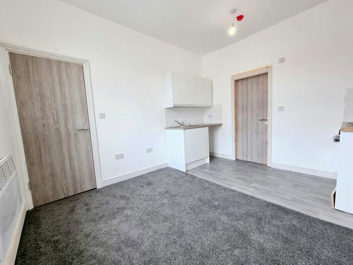 2 Bedroom Flat To Rent In Boundary Road, St. Helens, WA10