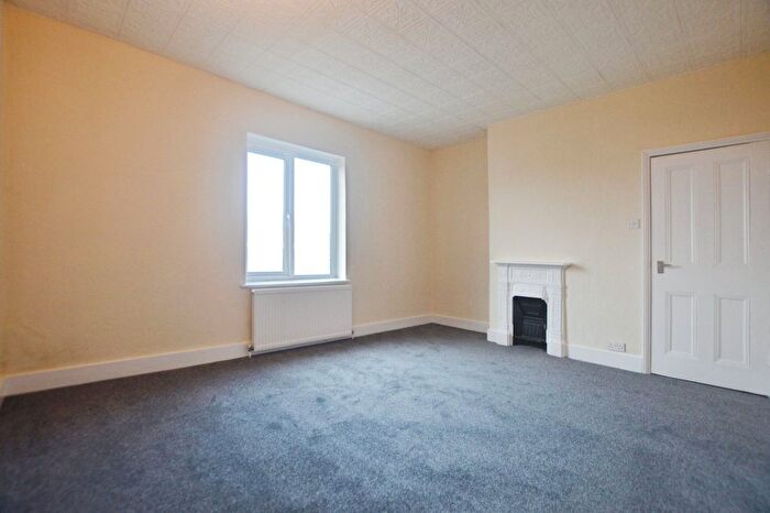 3 Bedroom Maisonette To Rent In High Street, Knaphill, Woking, Surrey, GU21