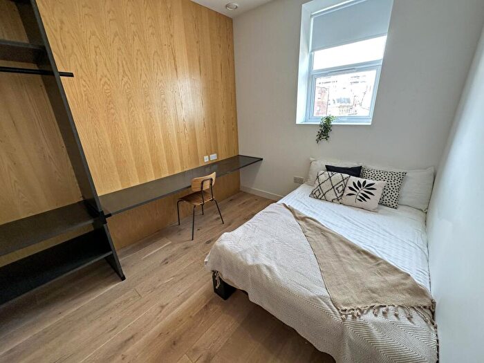 7 Bedroom Flat To Rent In Kempston Street, L3