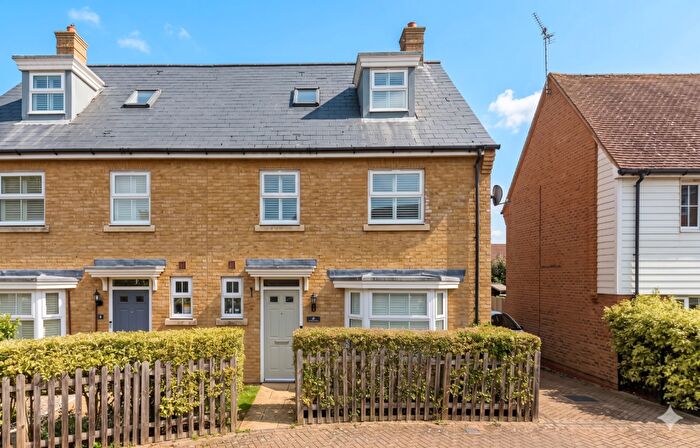 4 Bedroom Semi-Detached House For Sale In Marigold Drive, Sittingbourne, Kent, ME10