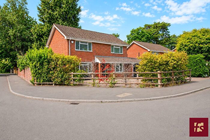 4 Bedroom Detached House For Sale In Bramley Grove, Crowthorne, Berkshire, RG45