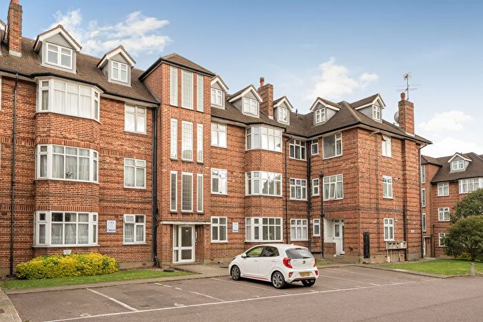 2 Bedroom Flat For Sale In Oakleigh Road North, London, N20