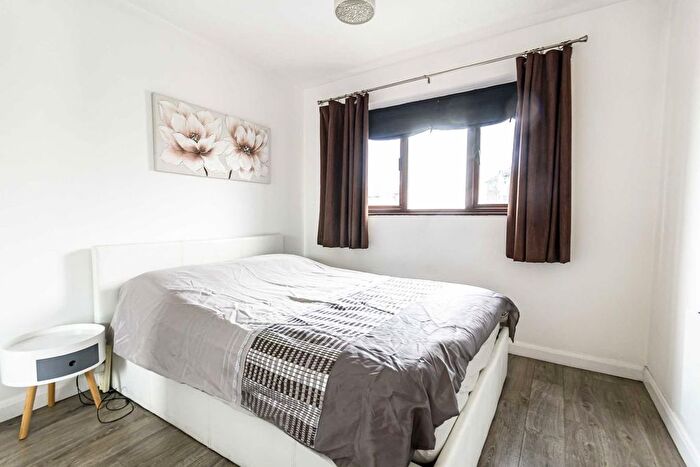 1 Bedroom Flat To Rent In Cotton Avenue, Acton, W3