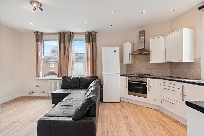 2 Bedroom Flat To Rent In Graveney Road, London, SW17