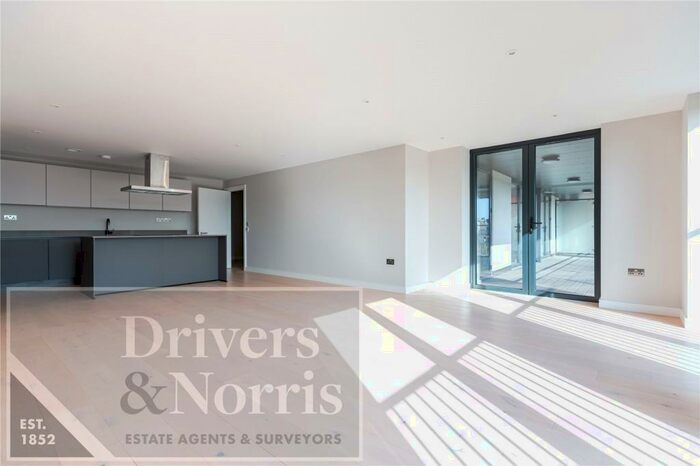 3 Bedroom Apartment To Rent In Homestead Heights, Tottenham Lane, Crouch End, London, N8