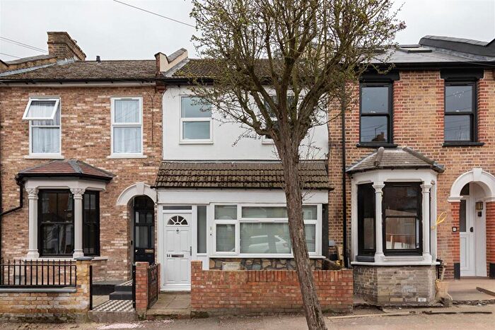 2 Bedroom Apartment For Sale In Carlton Road, Walthamstow, E17