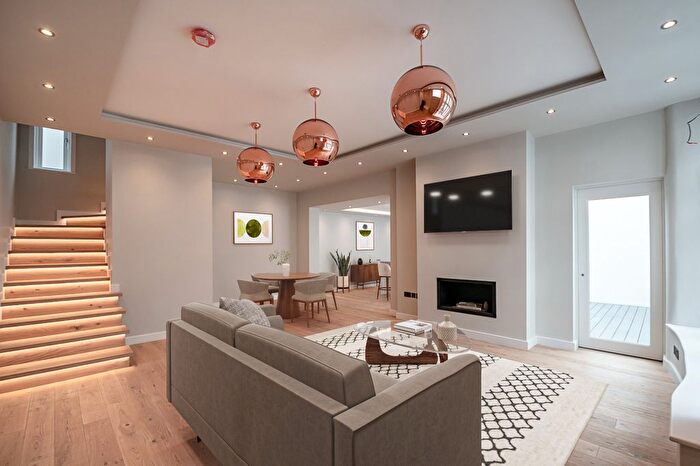 2 Bedroom Mews To Rent In Burton Mews, London, SW1W