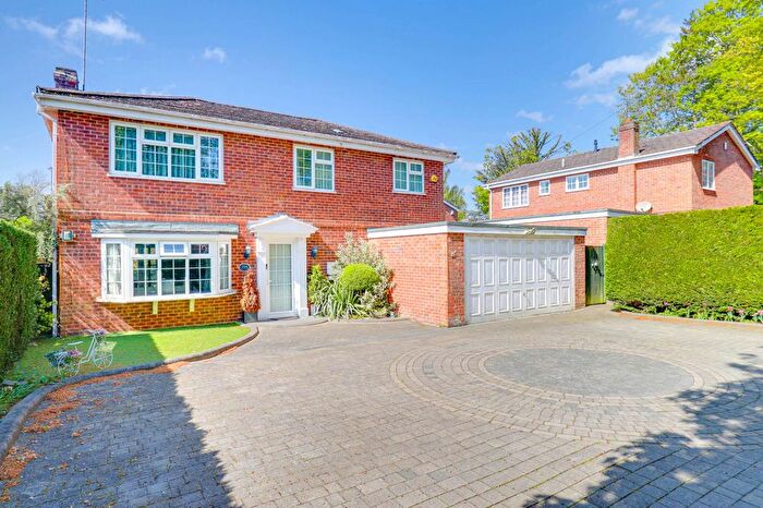 4 Bedroom Detached House For Sale In Conisboro Avenue, Caversham Heights, RG4