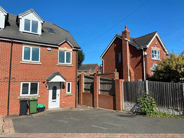 3 Bedroom Semi-Detached House To Rent In Bull Street, Brierley Hill, West Midlands, DY5