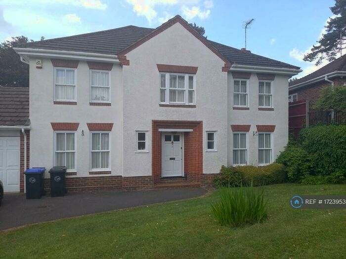 5 Bedroom Detached House To Rent In Woodbank Avenue, Gerrards Cross, SL9