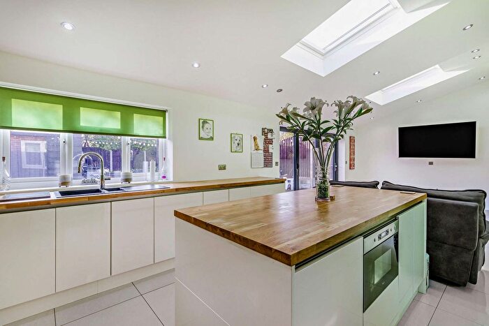 4 Bedroom Detached House For Sale In Tatenhill Gardens, Doncaster, DN4