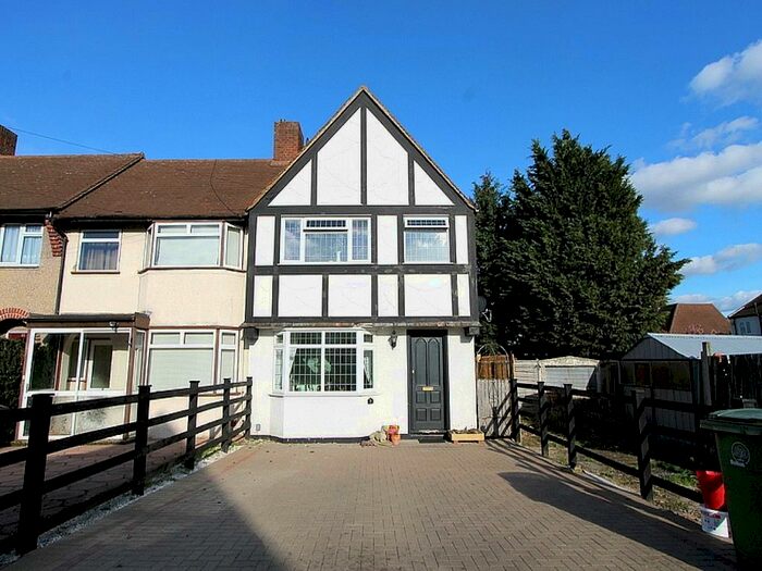 4 Bedroom House To Rent In Oakfield Gardens, Carshalton, SM5