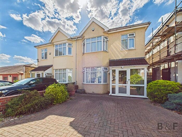 3 Bedroom Semi-Detached House For Sale In South Road, Kingswood, BS15