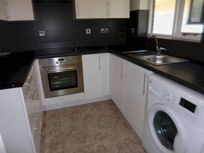 2 Bedroom Flat To Rent In Green Lane, London, SE9