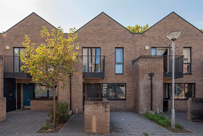 3 Bedroom Terraced House For Sale In William Marshall Close, Walthamstow, E17