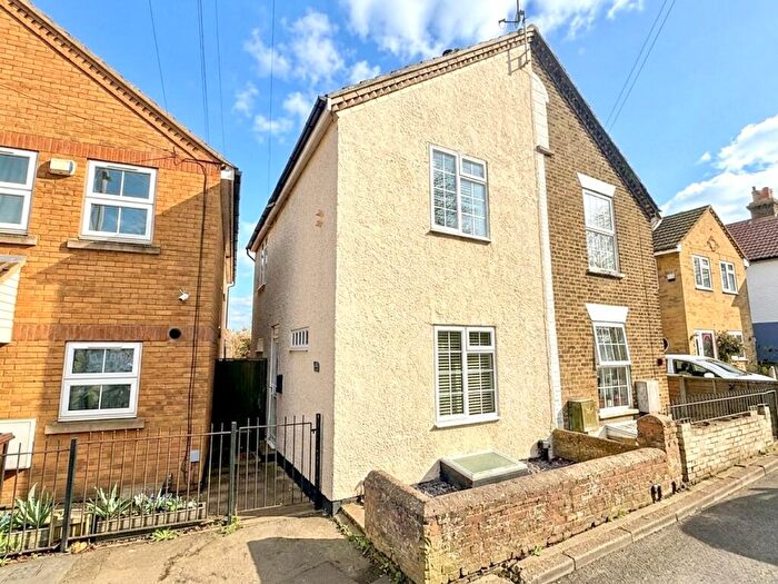 3 Bedroom Semi Detached House For Sale In Grange Road, Gillingham, ME7