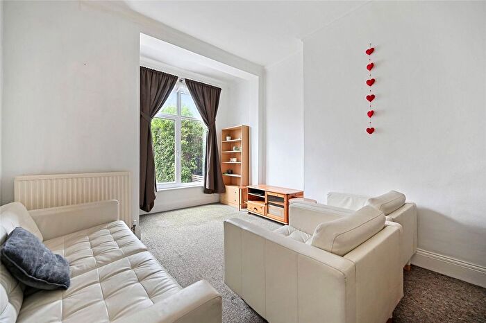 4 Bedroom Maisonette To Rent In Stowe Road, Shepherds Bush, London, W12