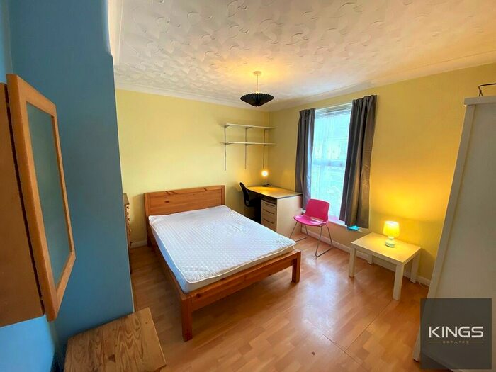 3 Bedroom Terraced House To Rent In Margate Road, Southsea, PO5