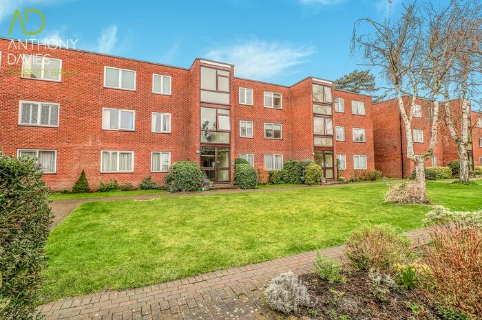 2 Bedroom Flat To Rent In Park View, Hoddesdon, EN11